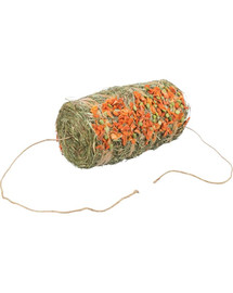 TRIXIE Balla di fieno con piselli e carote per conigli e roditori 250 g